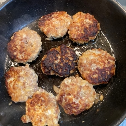 うちも3歳3ヶ月の子供がいます。
一緒に作りました。
うちも普通のハンバーグはあまり食べませんが豆腐ハンバーグにするとおかわりして沢山食べてくれます。